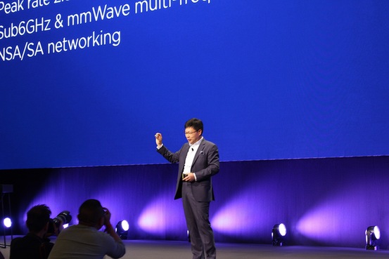 MWC 2018:华为5G商用芯片亮相 5G手机明年上市