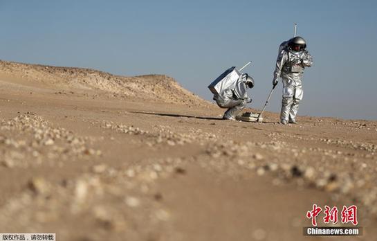 科学家在沙漠中建“移民基地” 模拟登陆火星